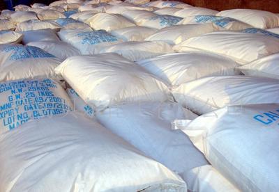 廠家直供氯化鈣 74% 77% 94% 片、粉末、顆粒圖片_高清圖_細節圖-濰坊貝爾化工 -